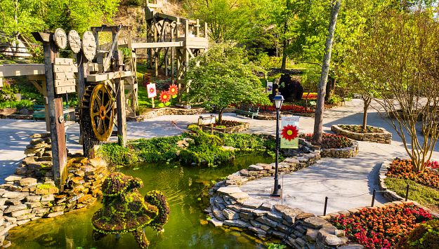 Why You Should Plan Your Dollywood Spring Trip Today 