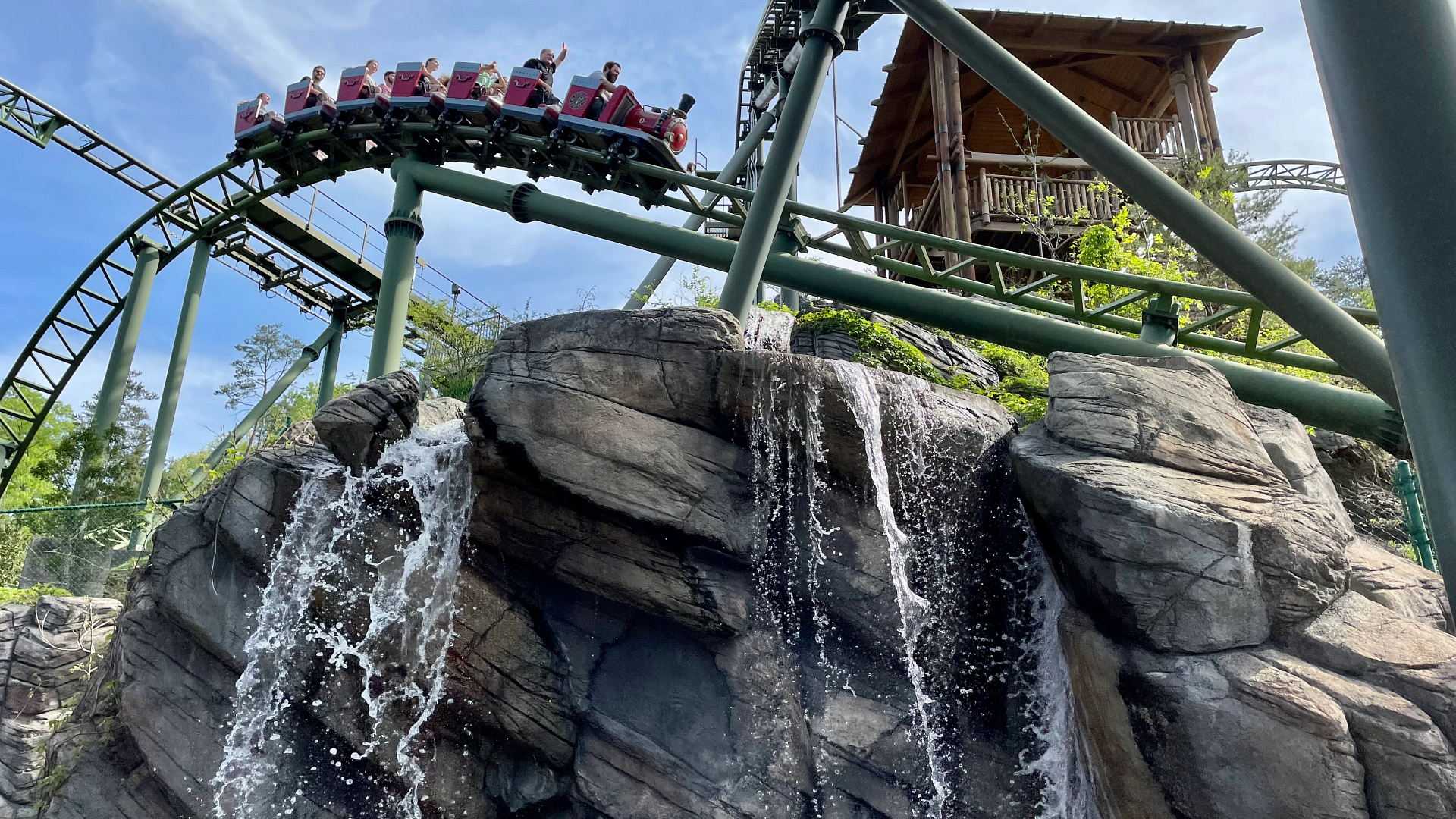 A Deep Dive into Dollywood’s FireChaser Express