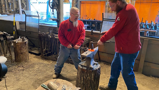 Dollywood's Craftsmen in the Off-Season